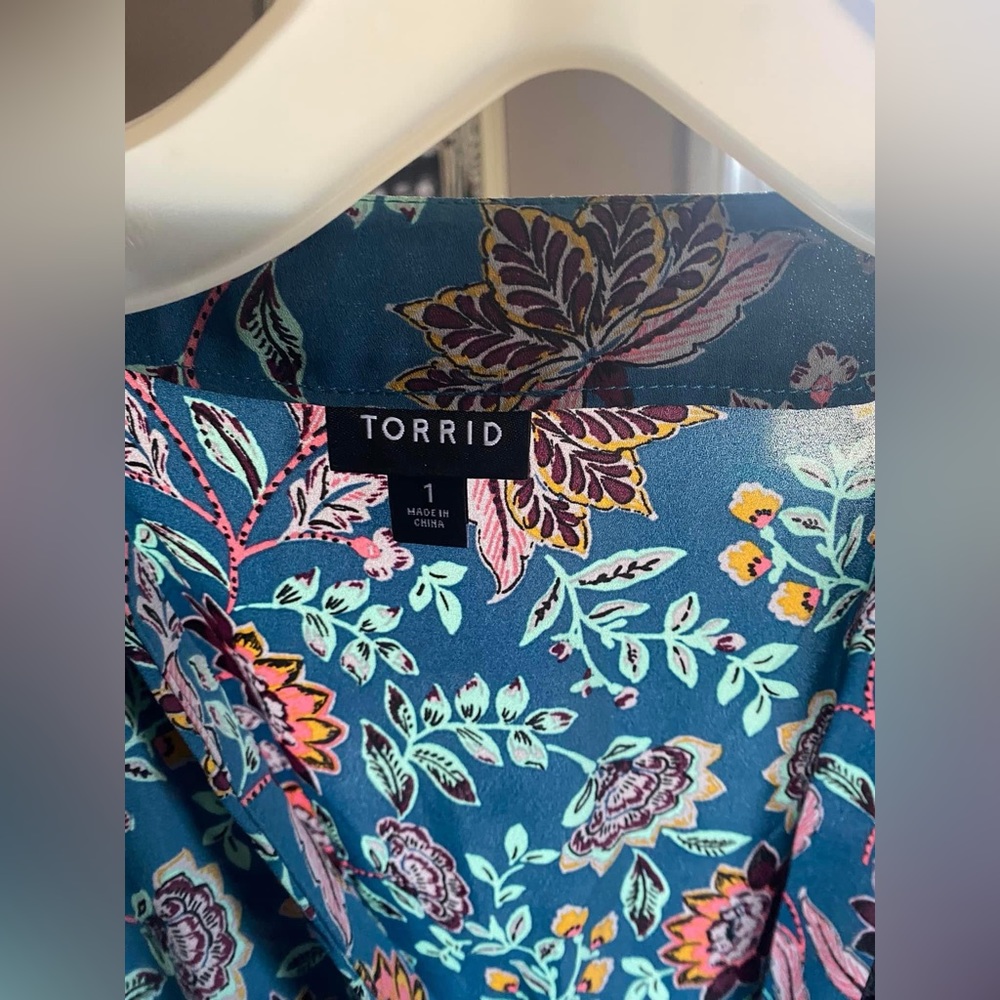 Beautiful blouse torrid 1